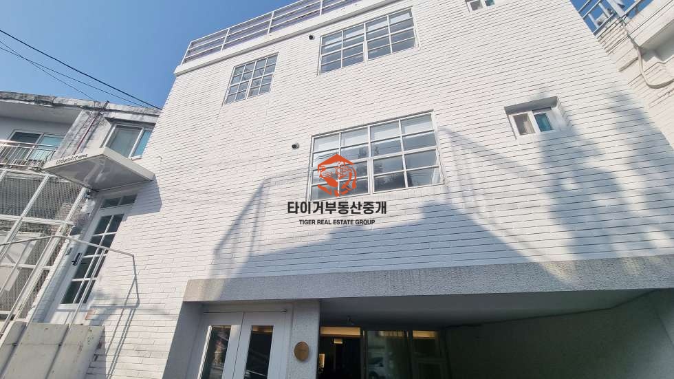 이태원동 통임대 소월로 대로변 레스토랑/갤러리/쇼룸, 작은 뒷